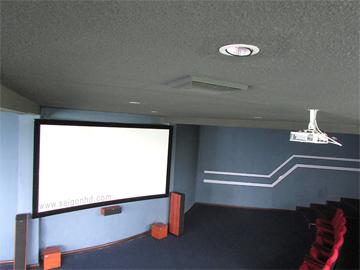 Phòng chiếu phim tại trường Tân Phú