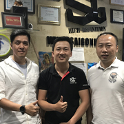 Mr.Ken và Mr.Ron\nĐại diện hãng VIVITEK