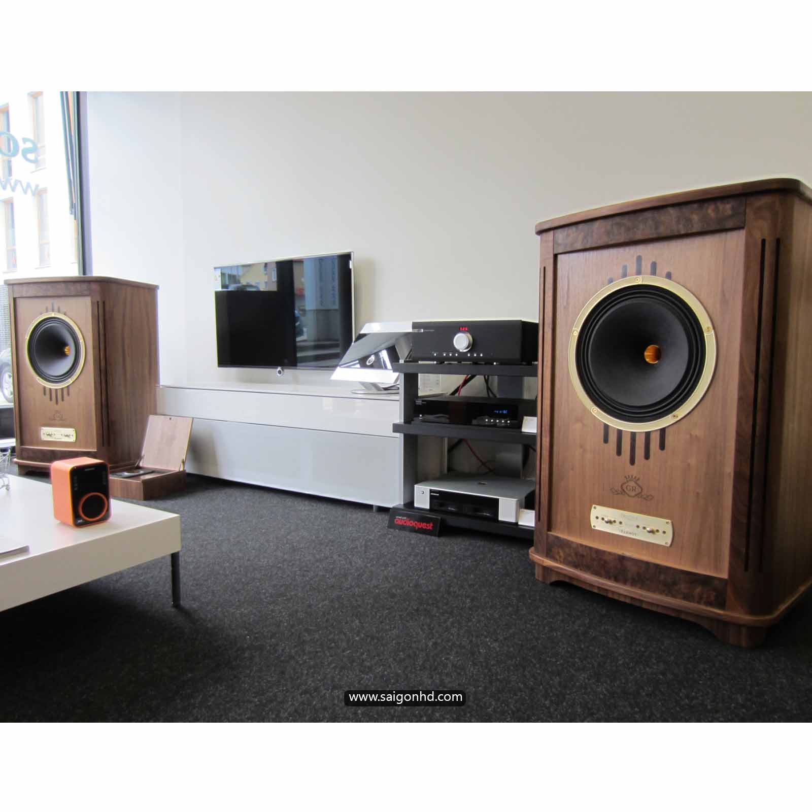 Tannoy gold. Tannoy Westminster Royal gr. Tannoy Canterbury 15 he. Tannoy Gold 8. Tannoy Westminster Royal Gold.