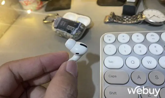 Cách khắc phục vấn đề âm lượng không đồng đều ở AirPods