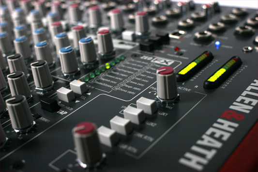 ALLEN & HEATH ZED 22FX