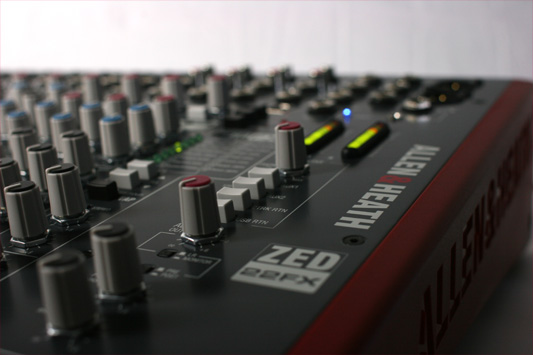 ALLEN & HEATH ZED 22FX