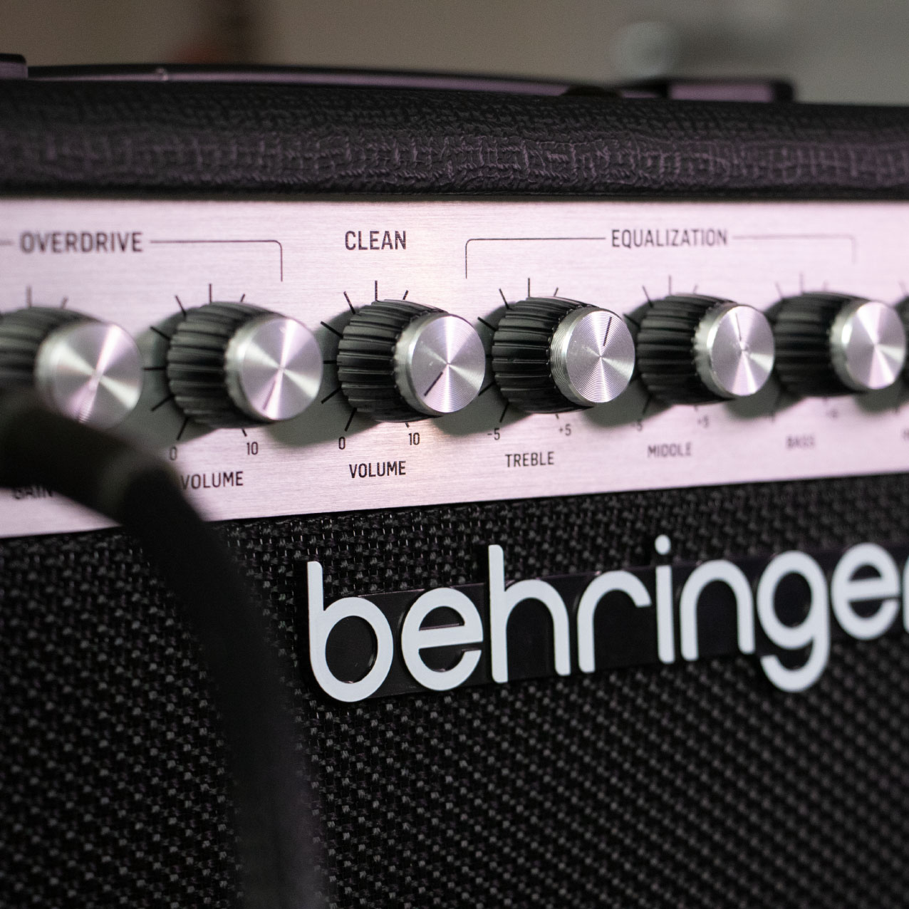 BEHRINGER HA-40R