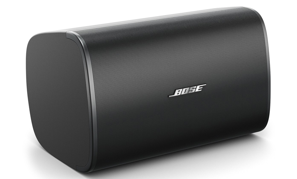 Bose Designmax DM8S có thiết kế đơn giản với mặt trước là lưới tản nhiệt và logo có thể tháo rời