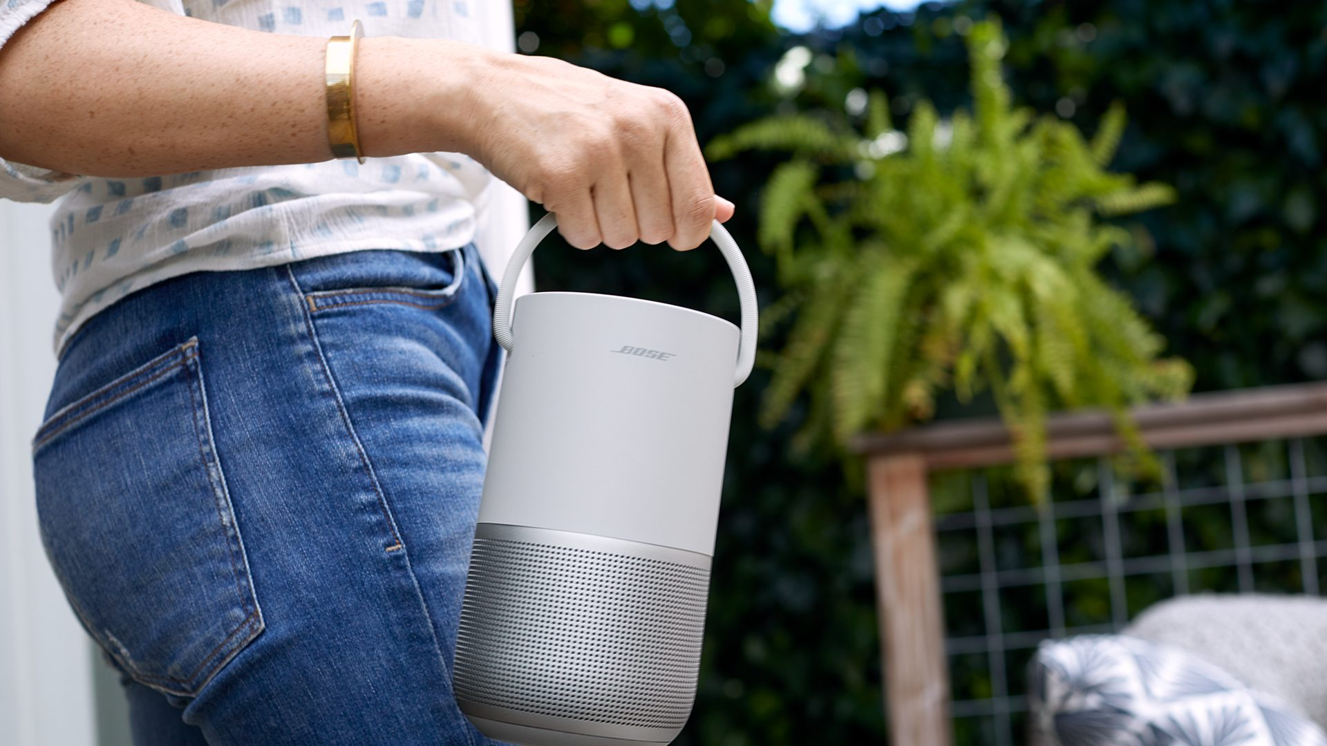 LOA BOSE PORTABLE SMART SPEAKER