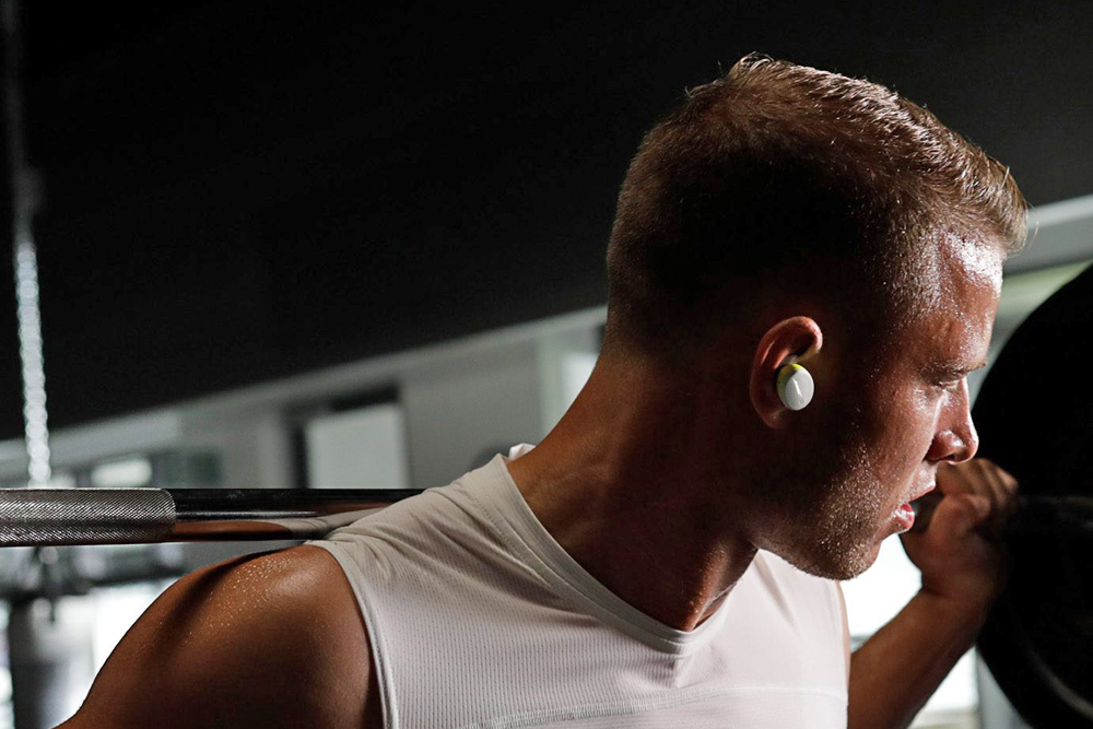 Bose Sport Earbuds có khả năng chống lại độ ẩm từ mồ hôi và thời tiết với IPX4