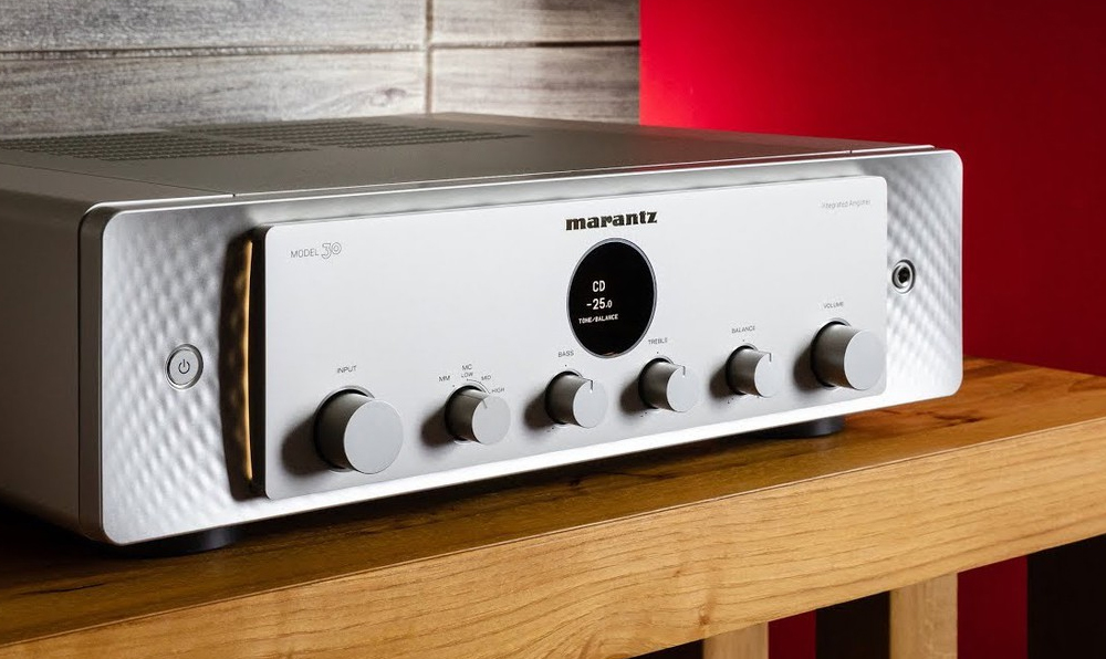 Amply Marantz Model 30 hoàn thiện với 2 tông màu thời thượng đen và bạc phù hợp với mọi không gian nội thất