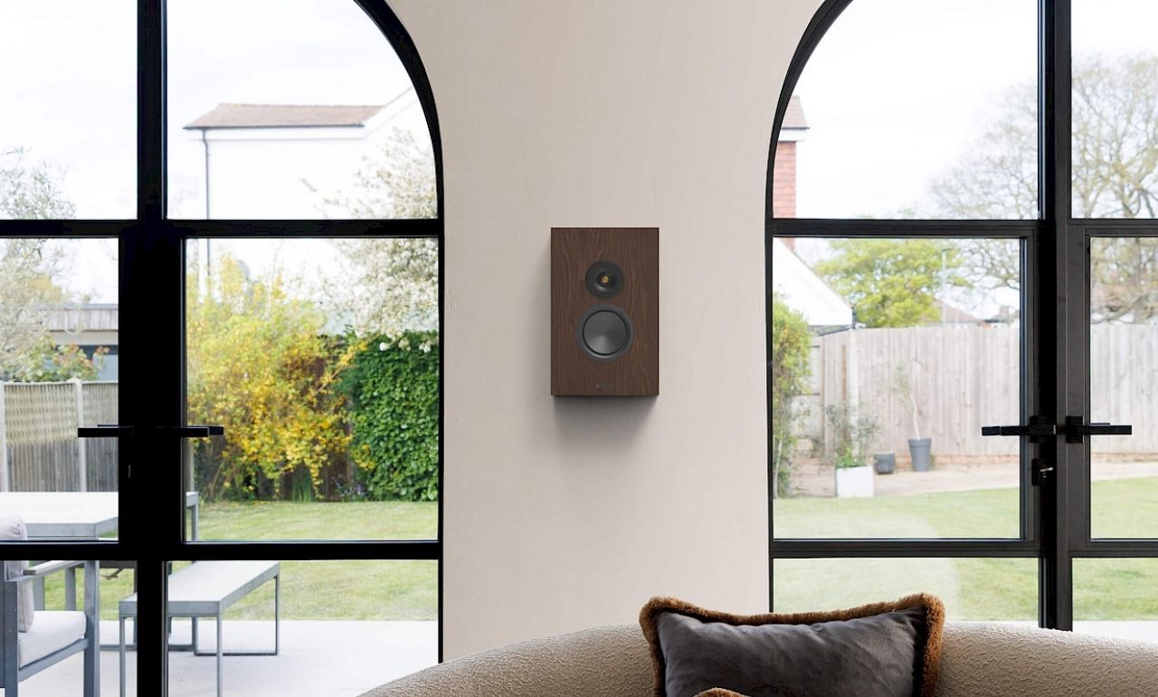 Loa treo tường Monitor Audio Silver On Wall 8G ch&iacute;nh h&atilde;ng gi&aacute; tốt