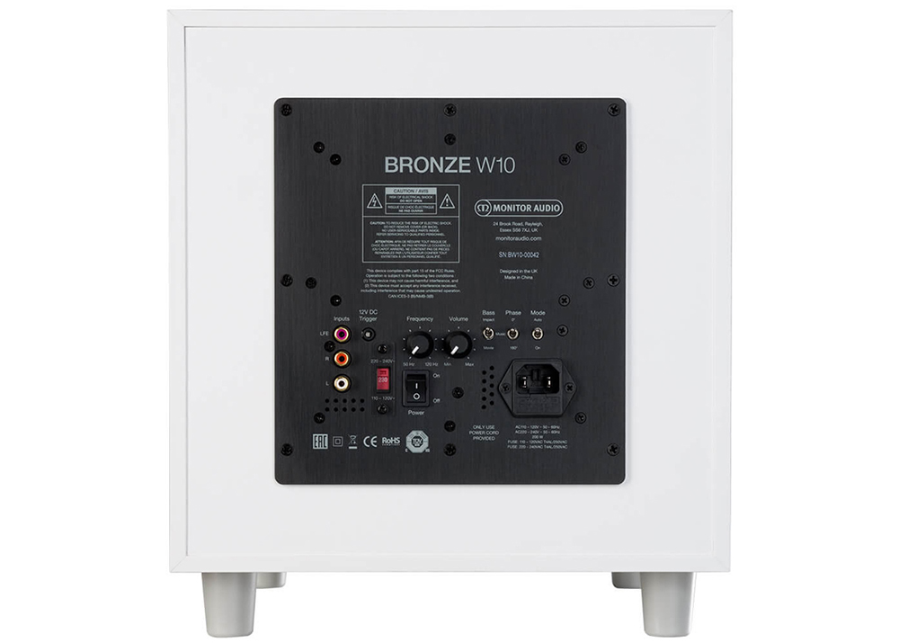 Mặt sau loa Monitor Audio Bronze W10 là nguồn điện và bảng điều khiển 