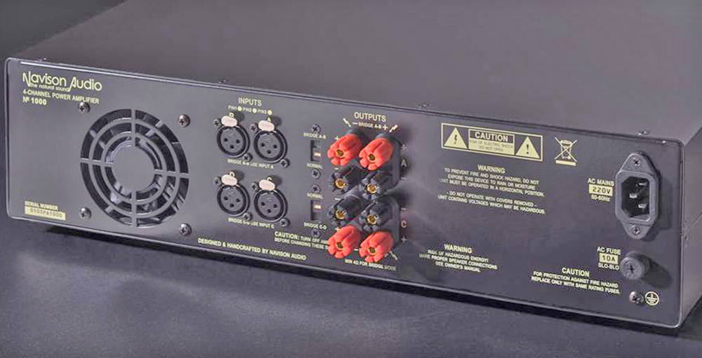 Mặt sau Navison Audio N1000 là ngõ tín hiệu, quạt làm mát và nguồn vào AC