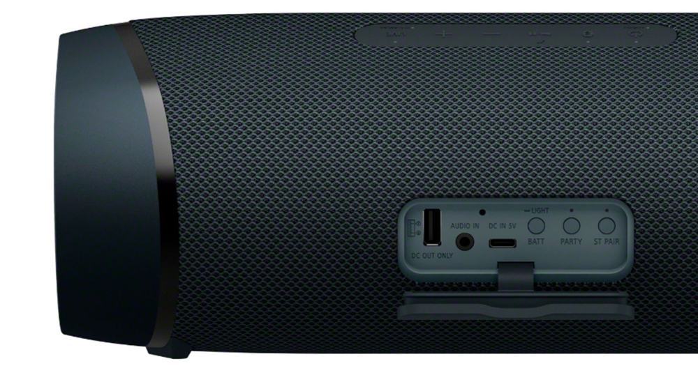 Sony SRS-XB43 sử dụng cáp USB Type-C® để sạc đầy năng lượng