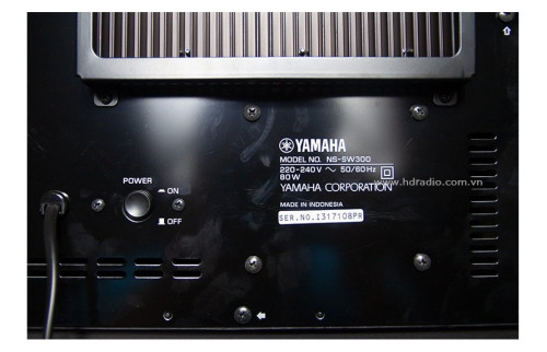  YAMAHA NS SW300 PIANO BLACK