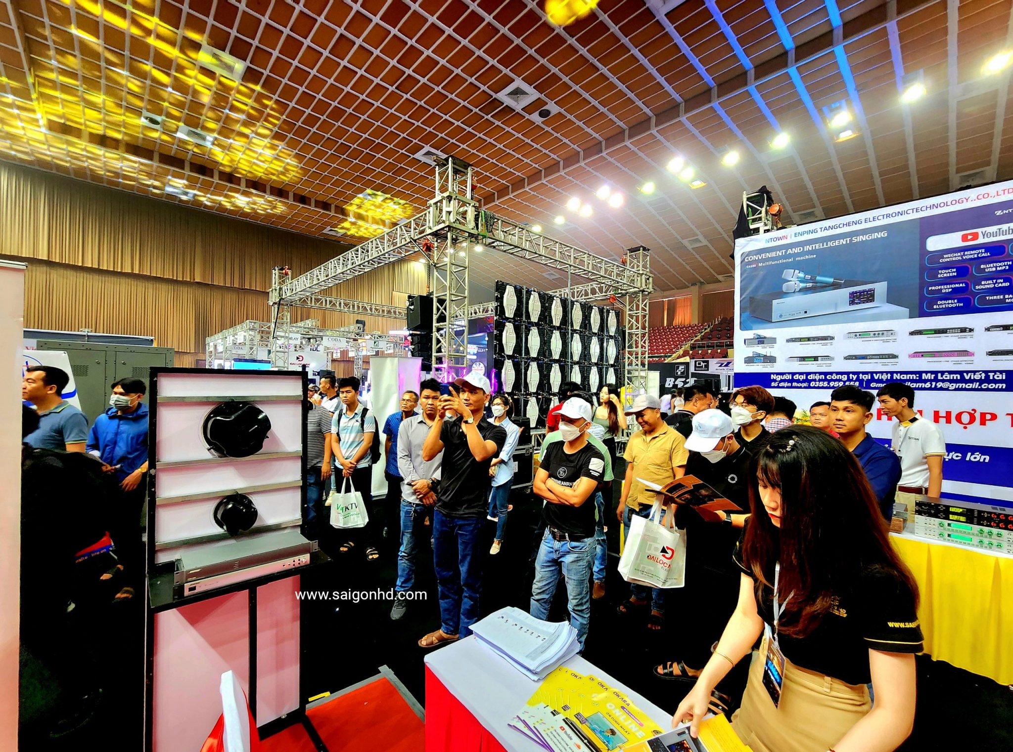 TRIỄN LẪM PLASE SHOW 2022