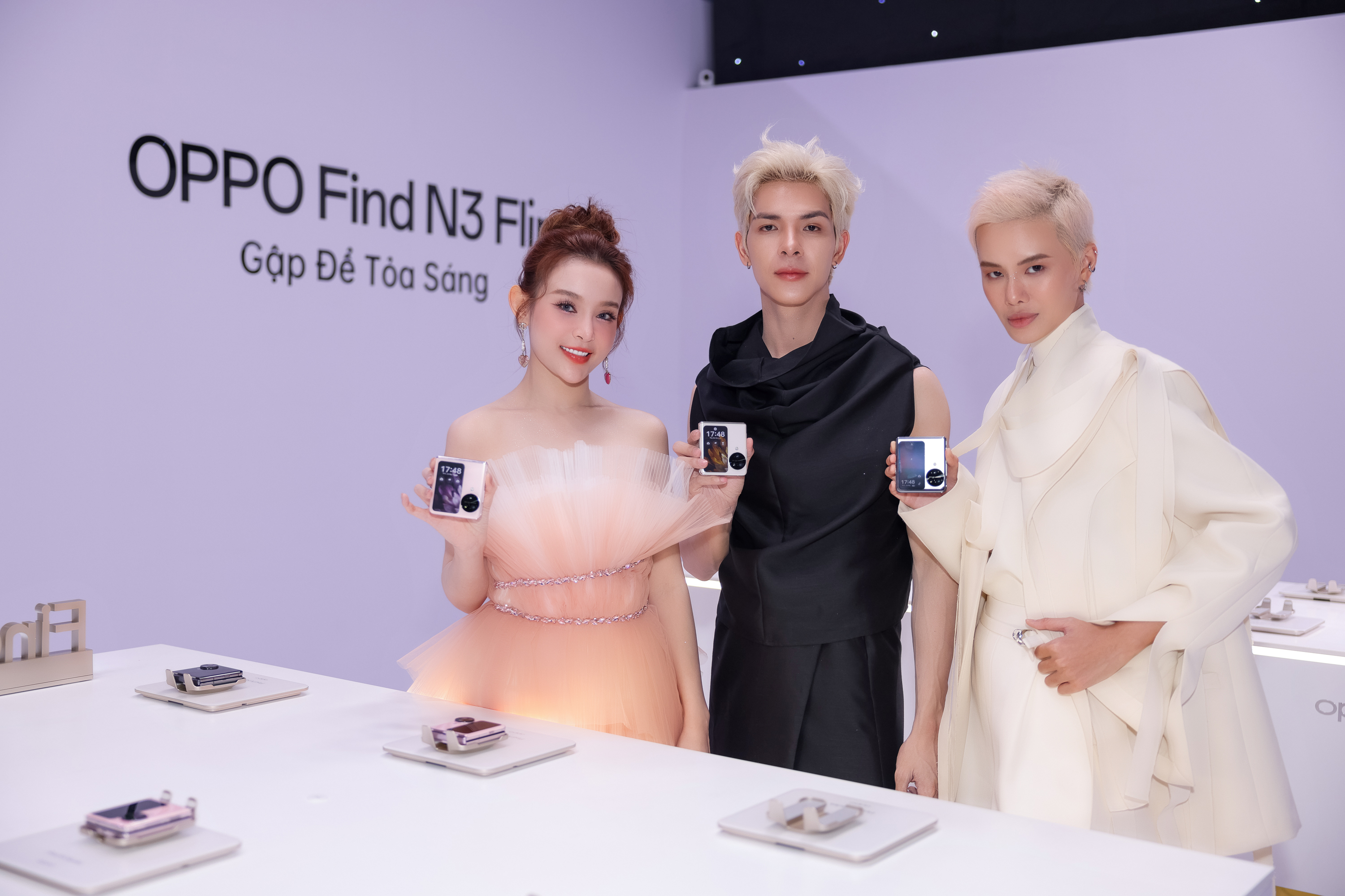 OPPO Find N3 Flip ra mắt tại Việt Nam: bộ ba camera đầu tiên, màn hình ngoài hữu dụng, giá 23 triệu