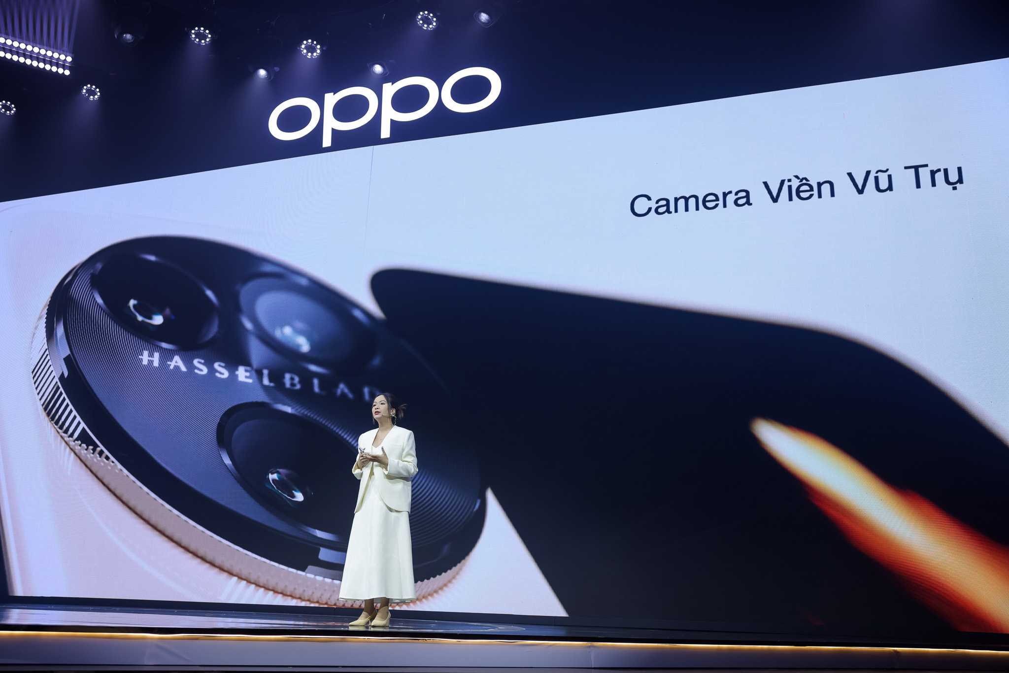 OPPO Find N3 Flip ra mắt tại Việt Nam: bộ ba camera đầu tiên, màn hình ngoài hữu dụng, giá 23 triệu