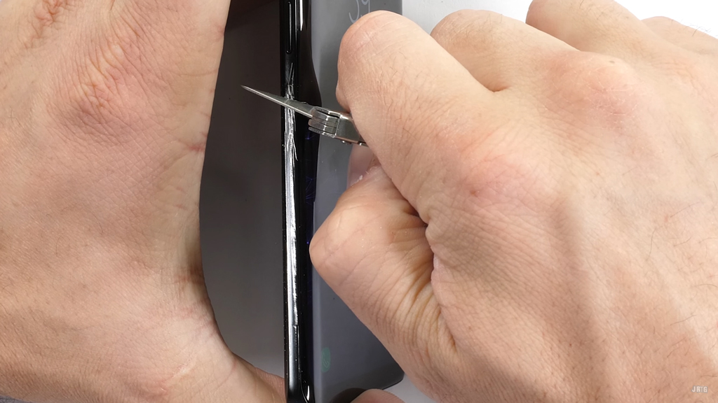 Thử độ bền Galaxy S9: khung viền cải tiến chắc chắn hơn