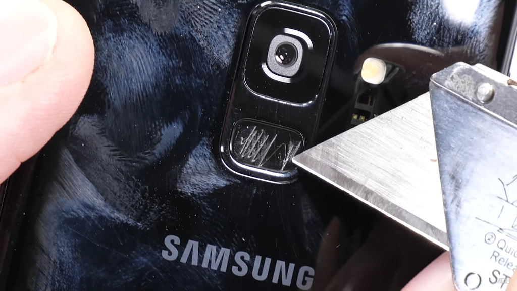 Thử độ bền Galaxy S9: khung viền cải tiến chắc chắn hơn