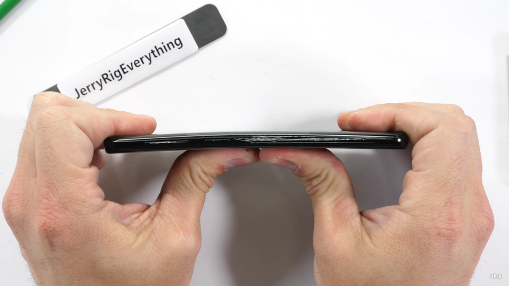Thử độ bền Galaxy S9: khung viền cải tiến chắc chắn hơn