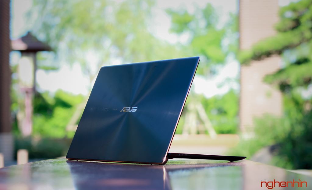 Trên tay Zenbook S UX391 tại Việt Nam: siêu mỏng, bản lề độc đáo, giá 40 triệu