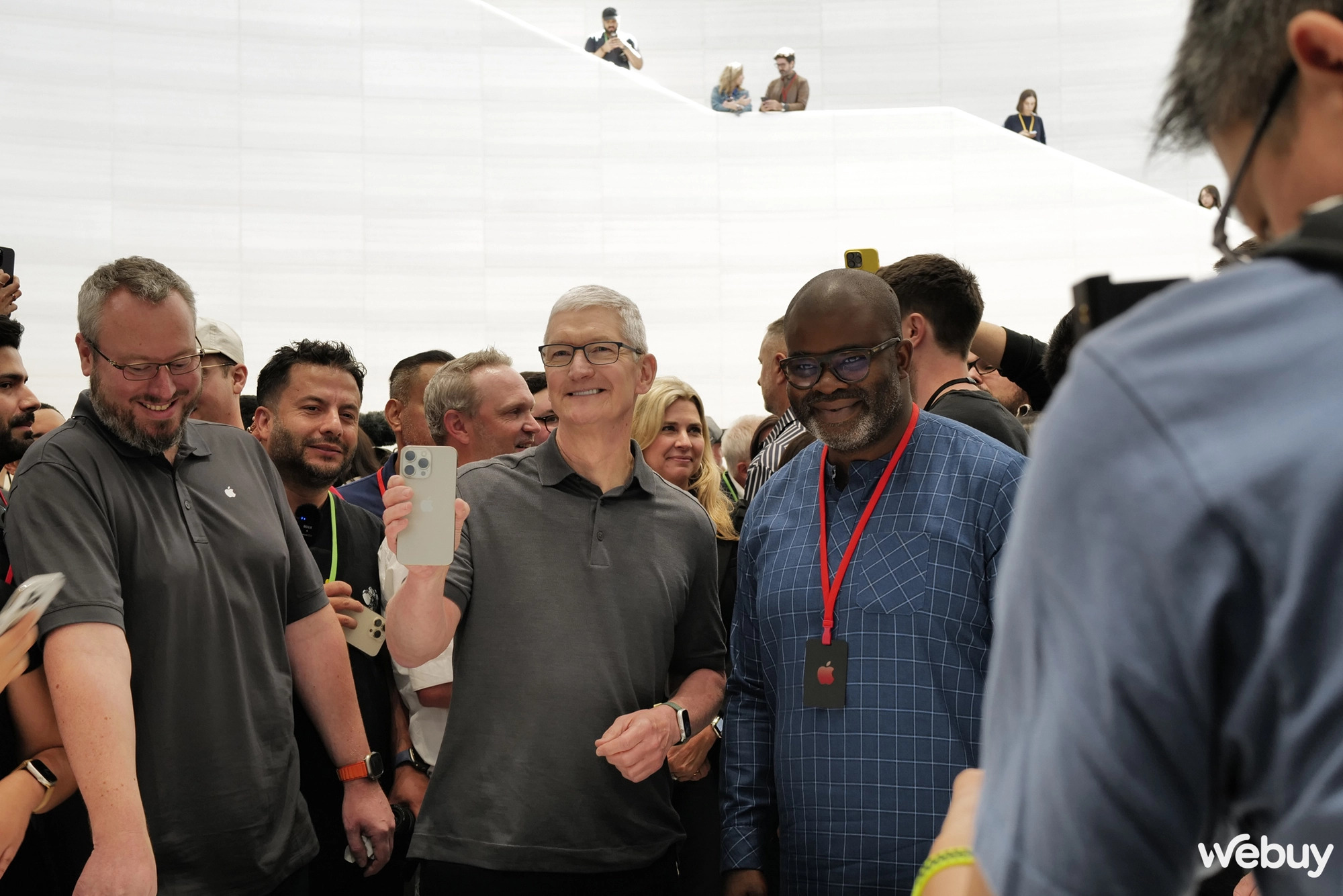 Trên tay iPhone 15 Pro và iPhone 15 Pro Max