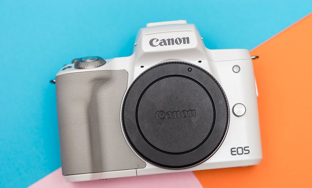 Trên tay máy ảnh không gương lật Canon EOS M50: lấy nét nhanh, quay video 4k
