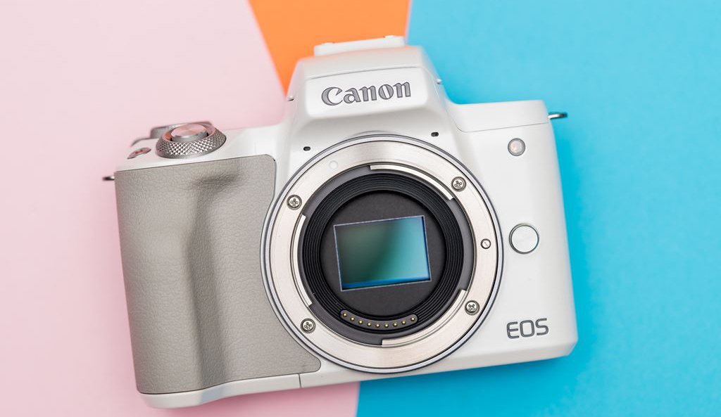 Trên tay máy ảnh không gương lật Canon EOS M50: lấy nét nhanh, quay video 4k