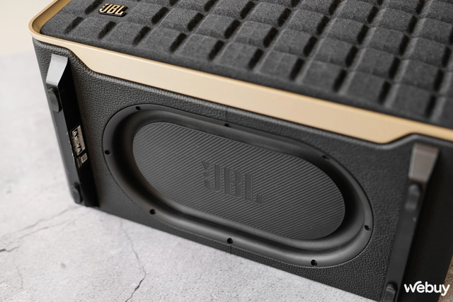 Trải nghiệm loa JBL Authentics 300: Điều chỉnh âm thanh bằng núm vặn, kết nối đa dạng