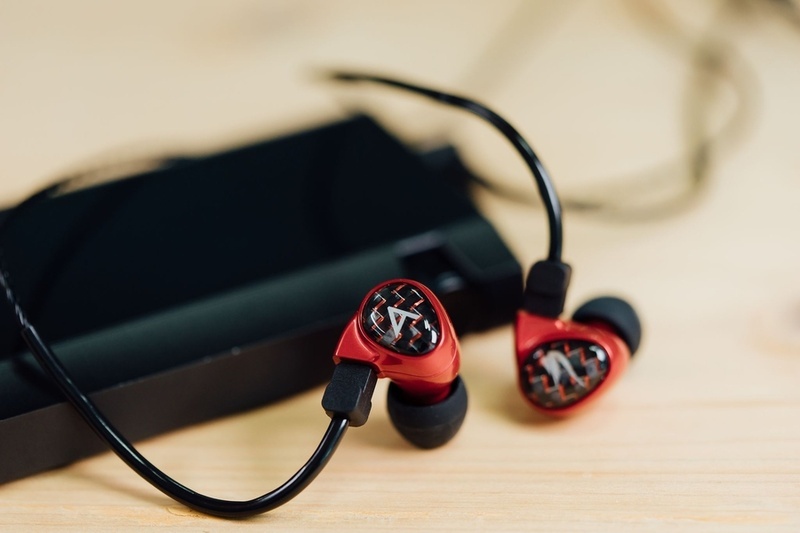 Astell & Kern tung ra tai nghe IEMs Billie Jean