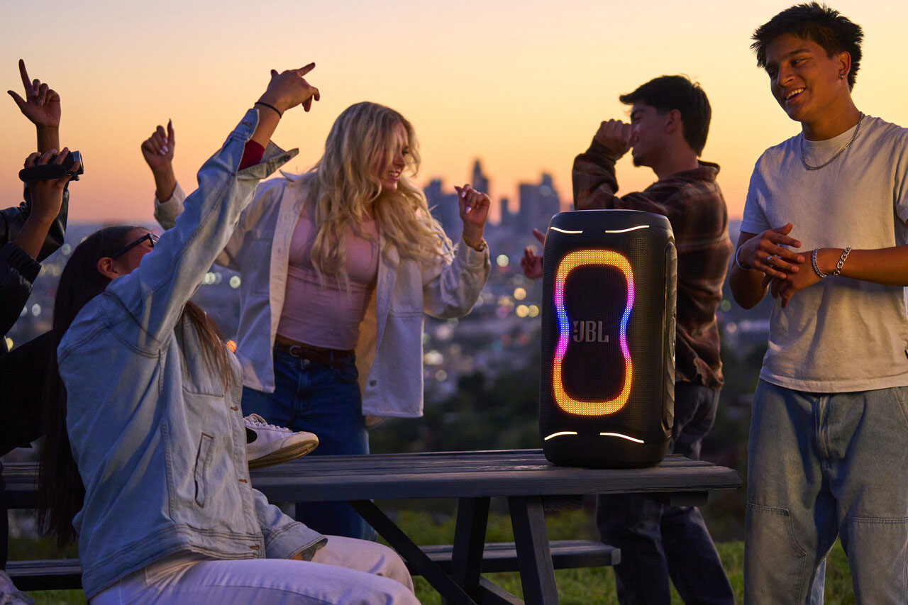  JBL Ra Mắt PartyBox 330 & PartyBox 130: Bộ Đ&ocirc;i Loa Party Đ&aacute;ng Ch&uacute; &Yacute; Năm 2026