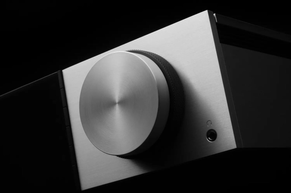 Cambridge Audio trình làng amplifier streaming Evo 150 DeLorean Edition