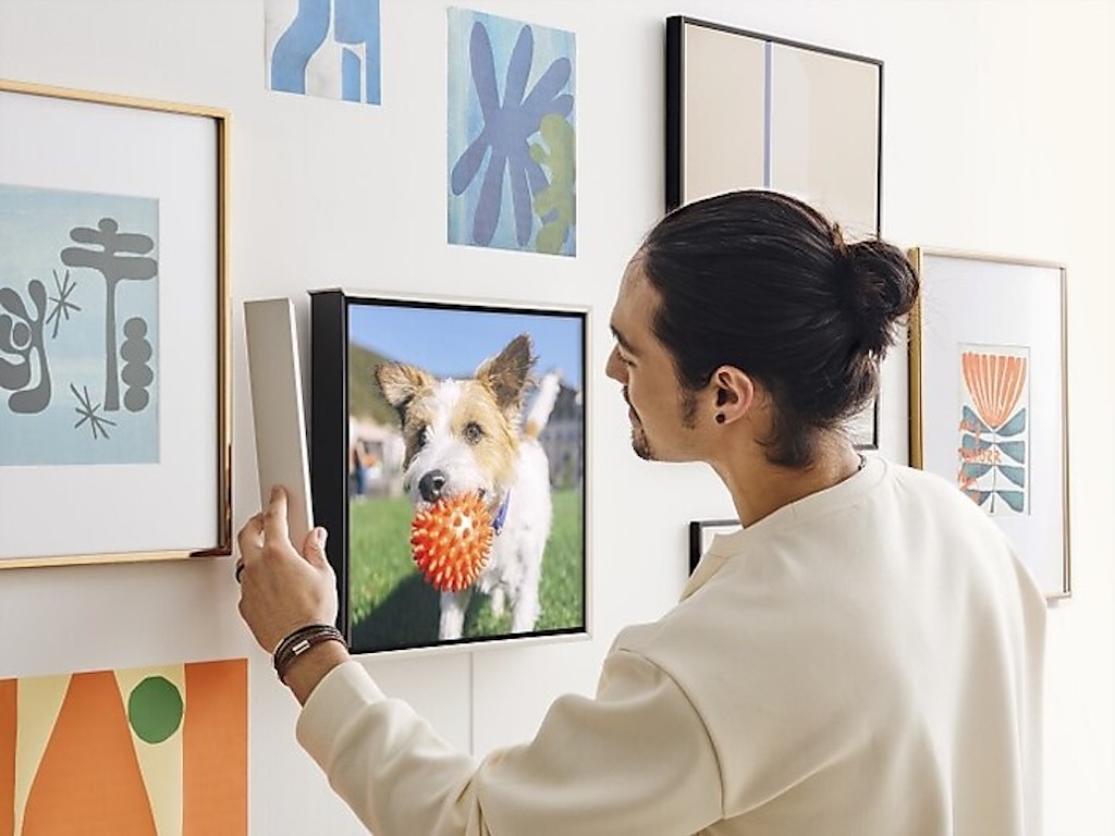 Ra mắt từ đầu năm, tới giờ Samsung mới mở bán loa không dây khung tranh HW-LS60D Music Frame