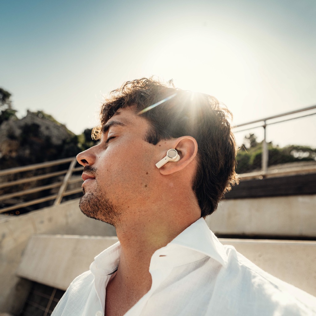 Tay đua F1 Charles Leclerc trở thành đại sứ thương hiệu toàn cầu cho Bang & Olufsen