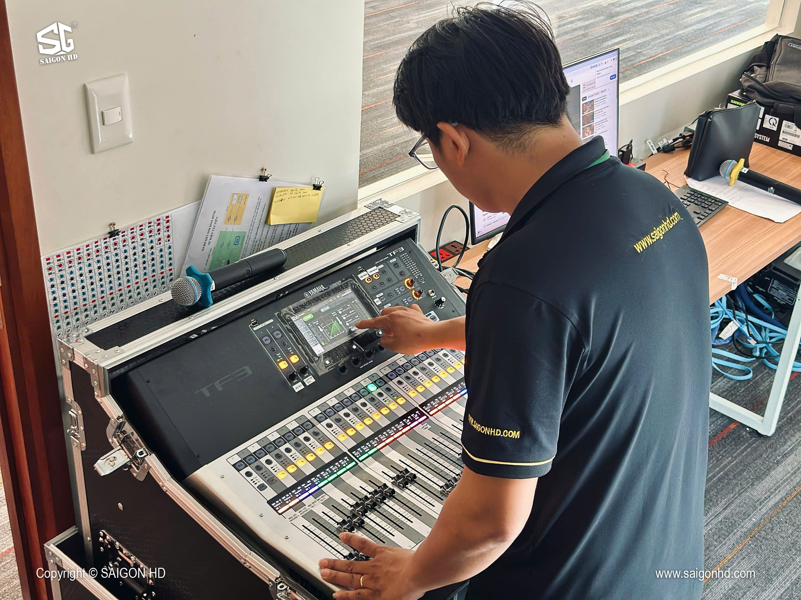 Hướng Dẫn Cân Chỉnh Âm Thanh Anti-Hú (Anti Feedback) Trên Mixer Số: Chuẩn Kỹ Thuật & Dễ Làm