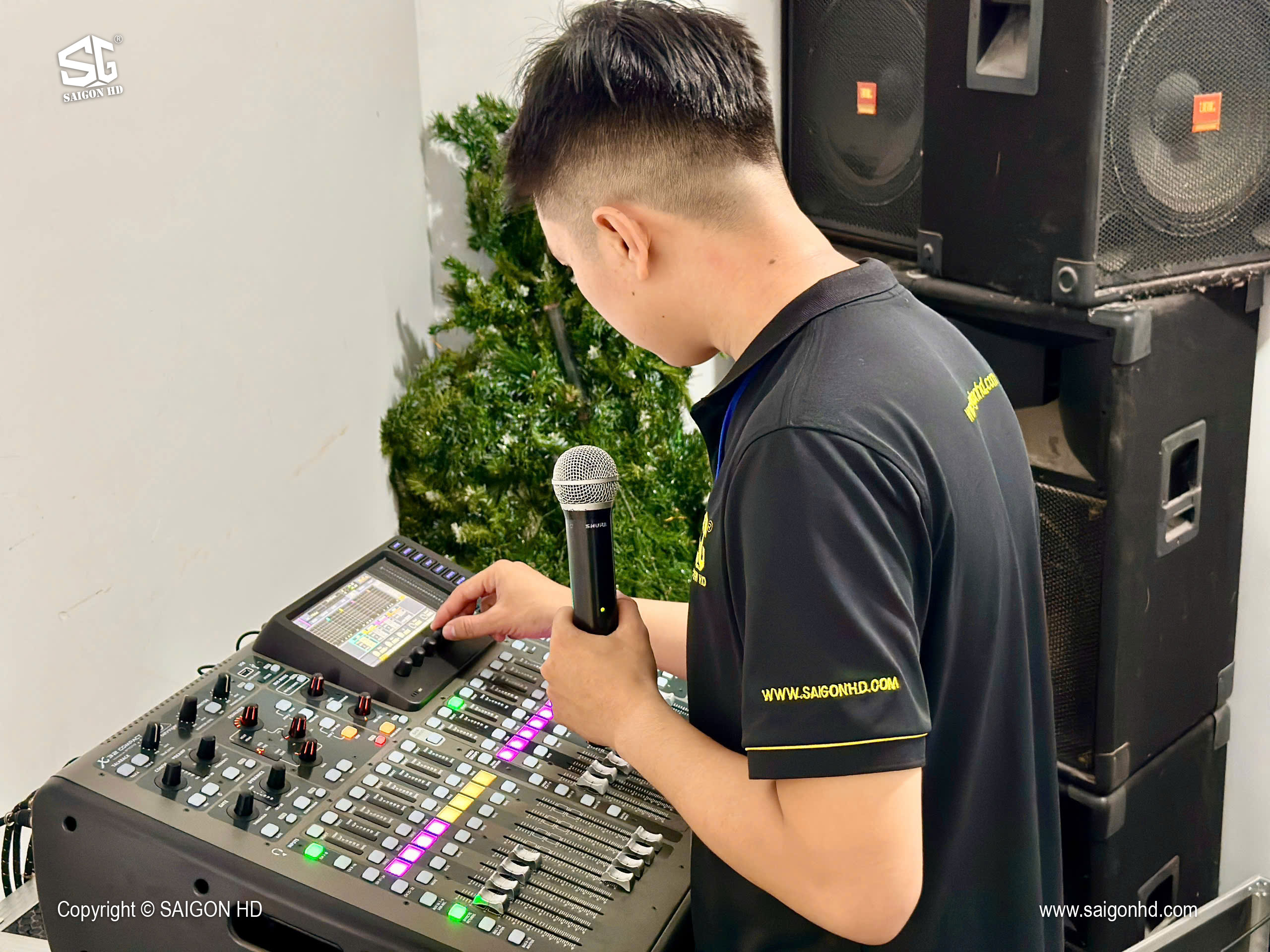 Hướng Dẫn Cân Chỉnh Âm Thanh Anti-Hú (Anti Feedback) Trên Mixer Số: Chuẩn Kỹ Thuật & Dễ Làm