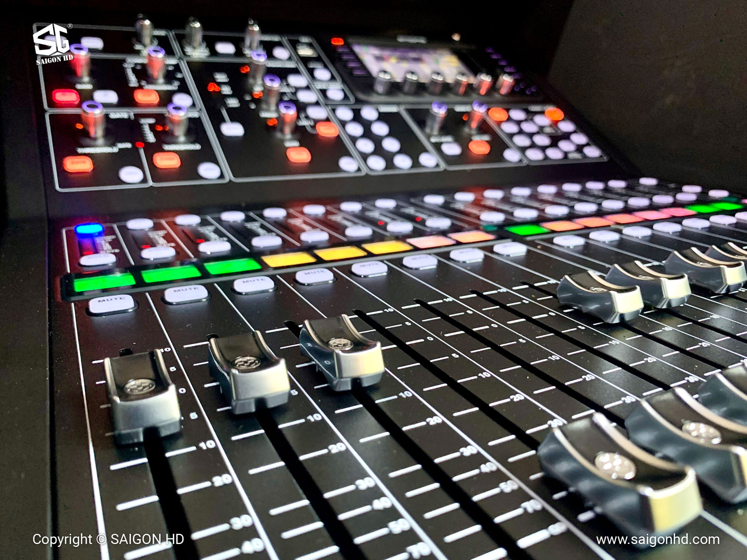 Hướng Dẫn Cân Chỉnh Âm Thanh Anti-Hú (Anti Feedback) Trên Mixer Số: Chuẩn Kỹ Thuật & Dễ Làm