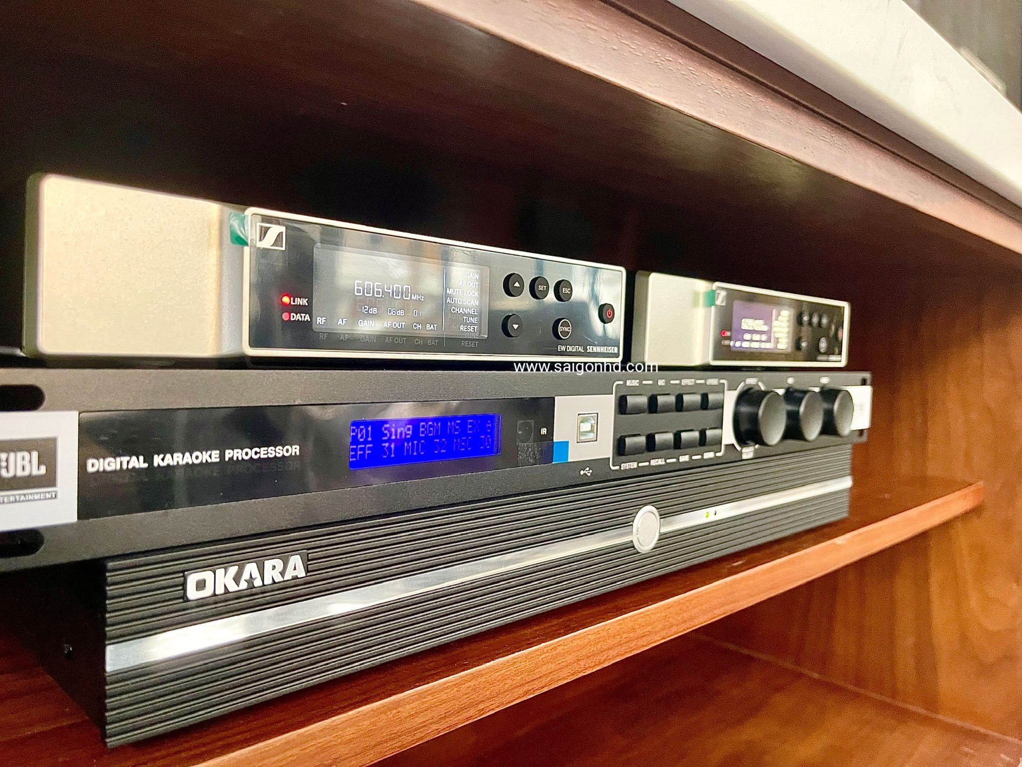 Nên Chọn Mixer Hay Amply Cho Dàn Âm Thanh Karaoke Gia Đình?