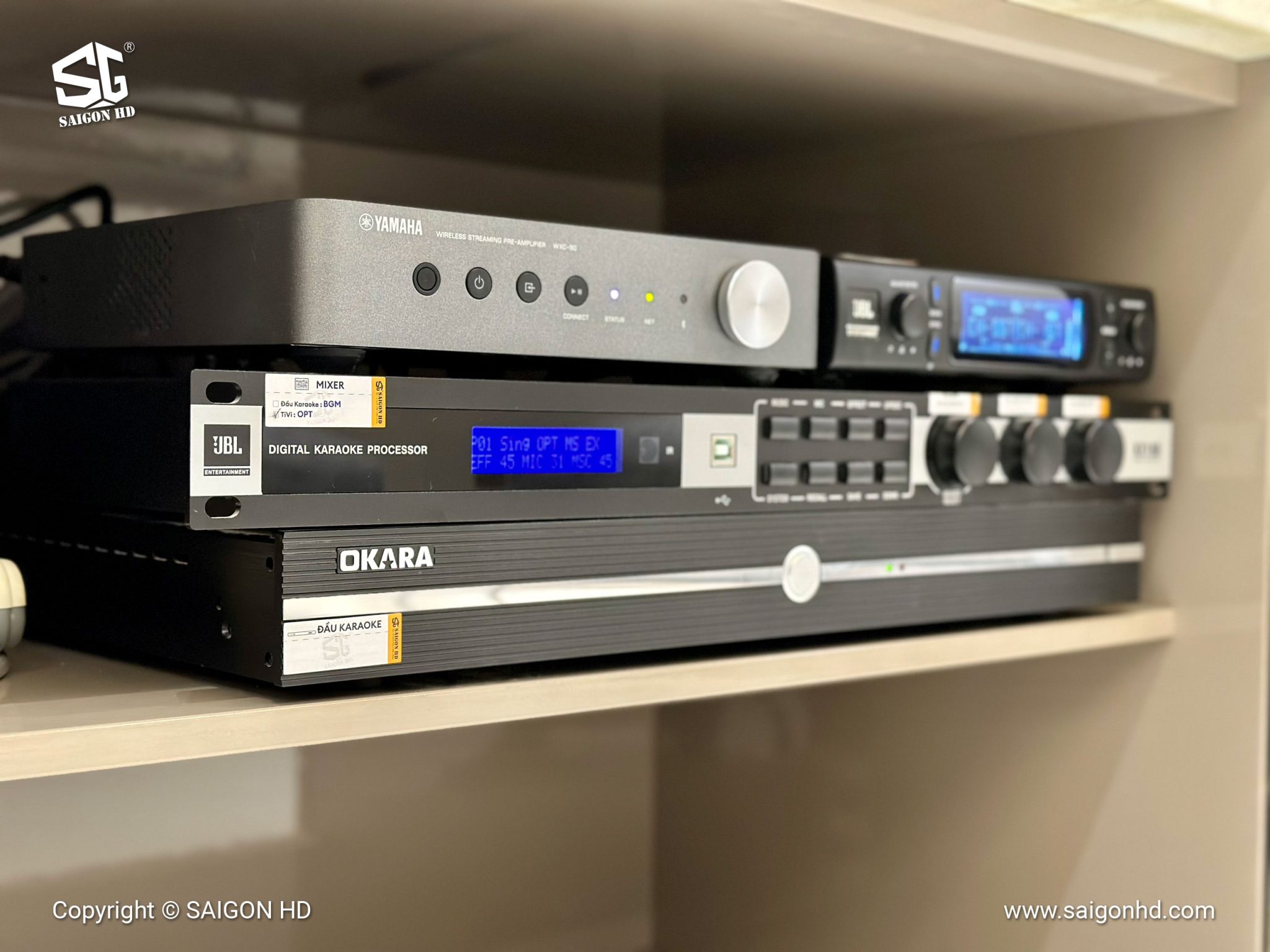 Nên Chọn Mixer Hay Amply Cho Dàn Âm Thanh Karaoke Gia Đình?