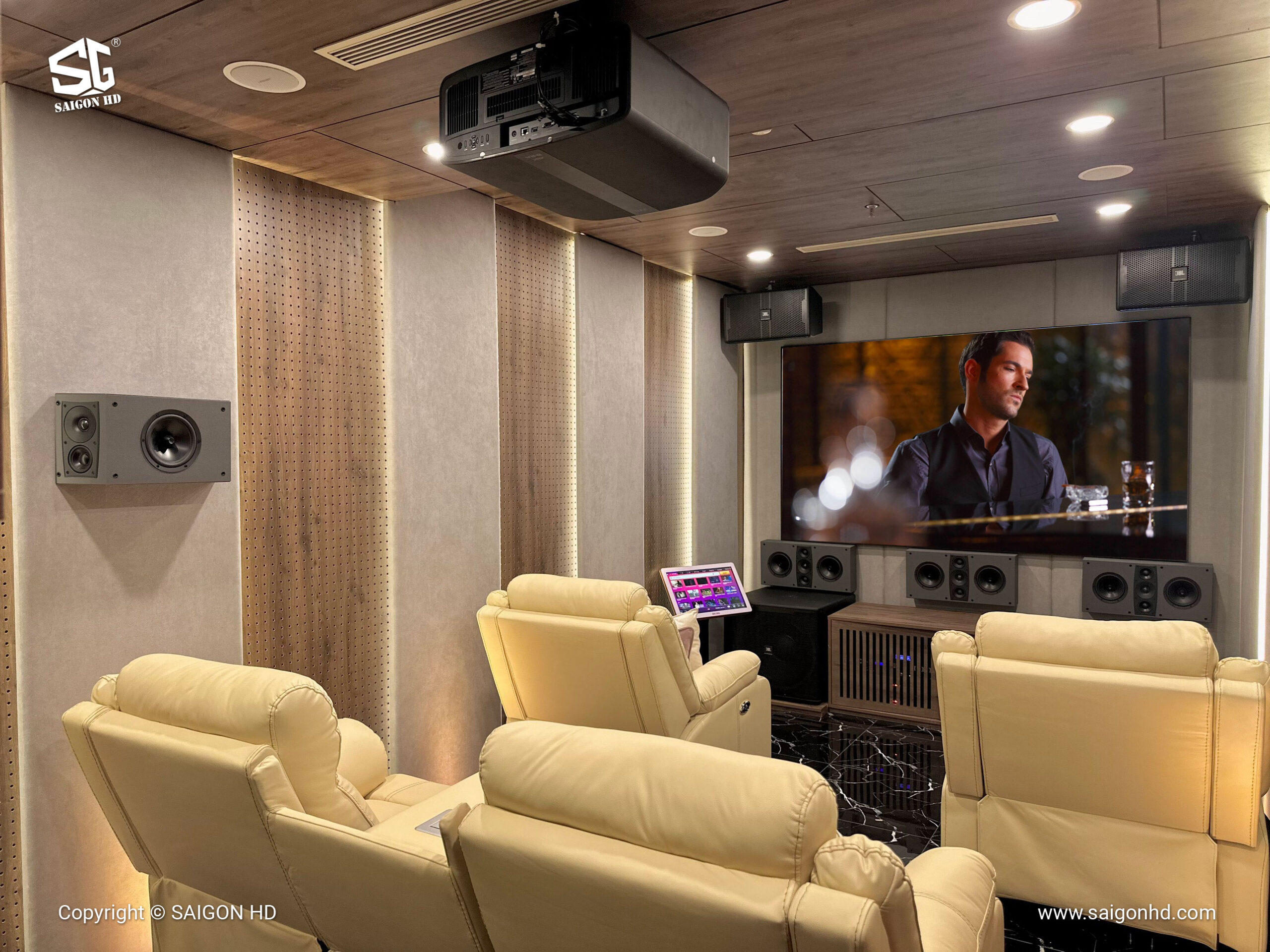 Cách Tối Ưu Âm Học Cho Phòng Karaoke Gia Đình – Giải Pháp Cho Âm Thanh Chuyên Nghiệp Tại Nhà