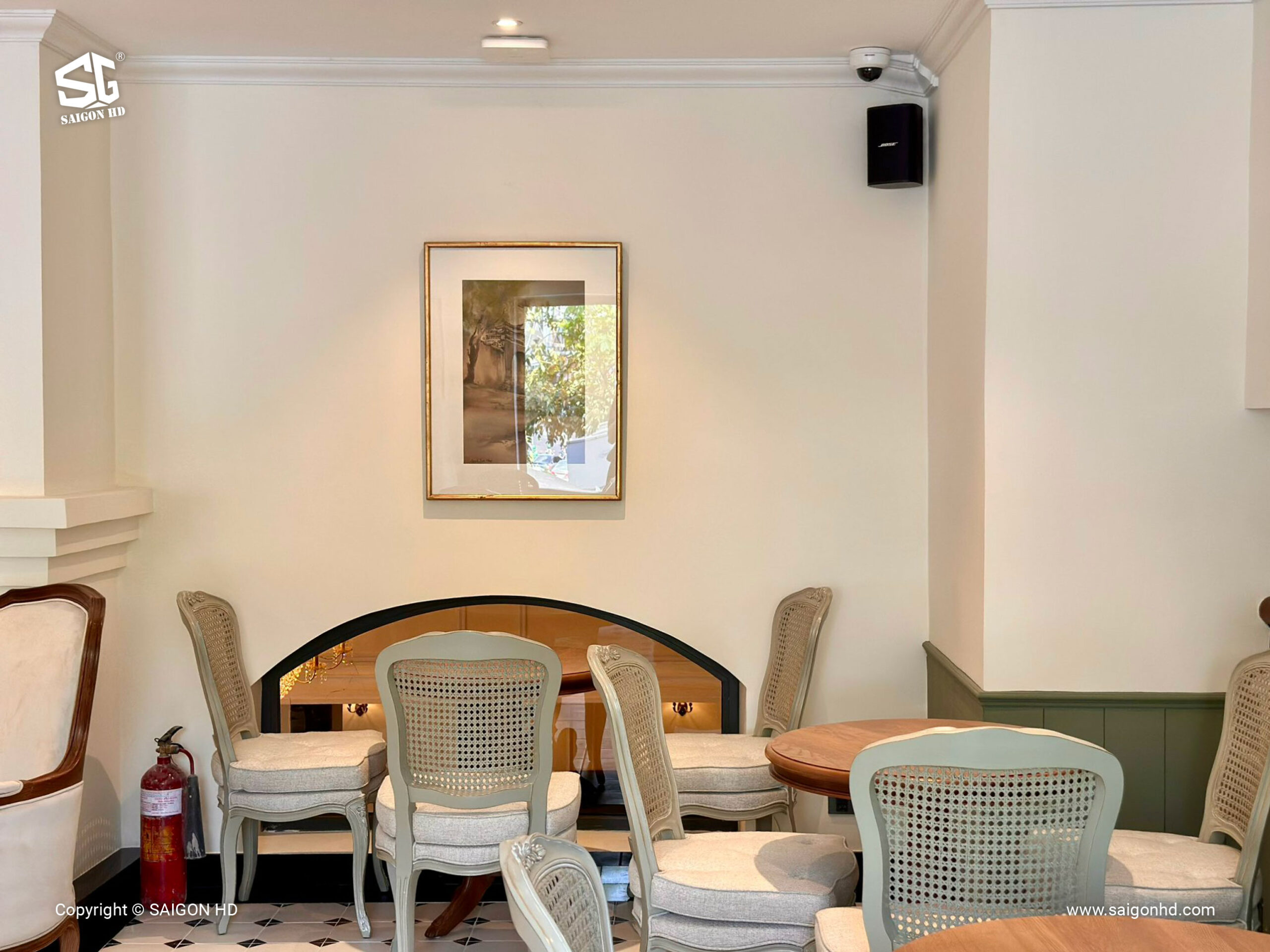 Bố tr&iacute; loa trong qu&aacute;n cafe để &acirc;m thanh đều &ndash; kh&ocirc;ng qu&aacute; ồn