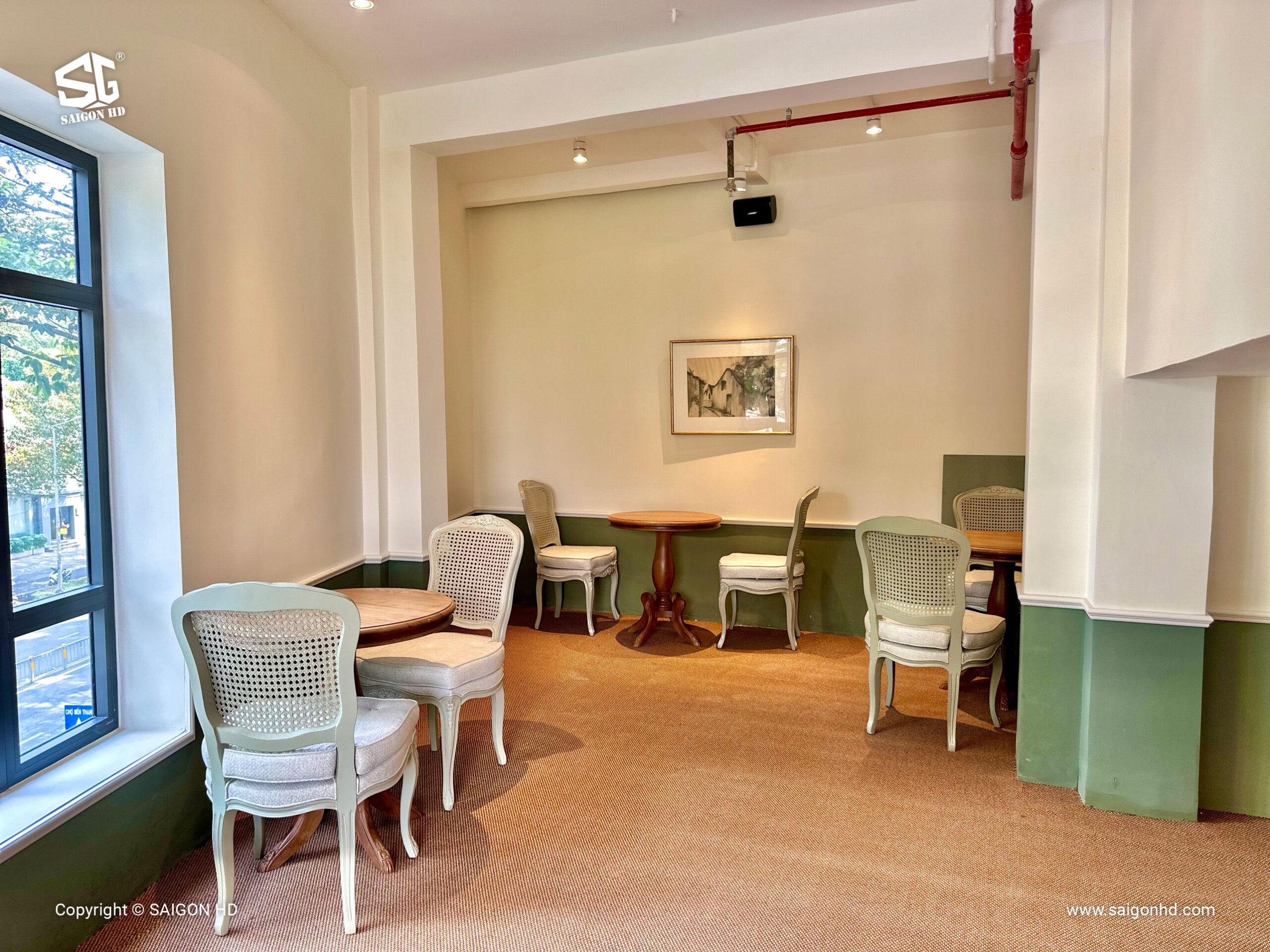 Bố tr&iacute; loa trong qu&aacute;n cafe để &acirc;m thanh đều &ndash; kh&ocirc;ng qu&aacute; ồn