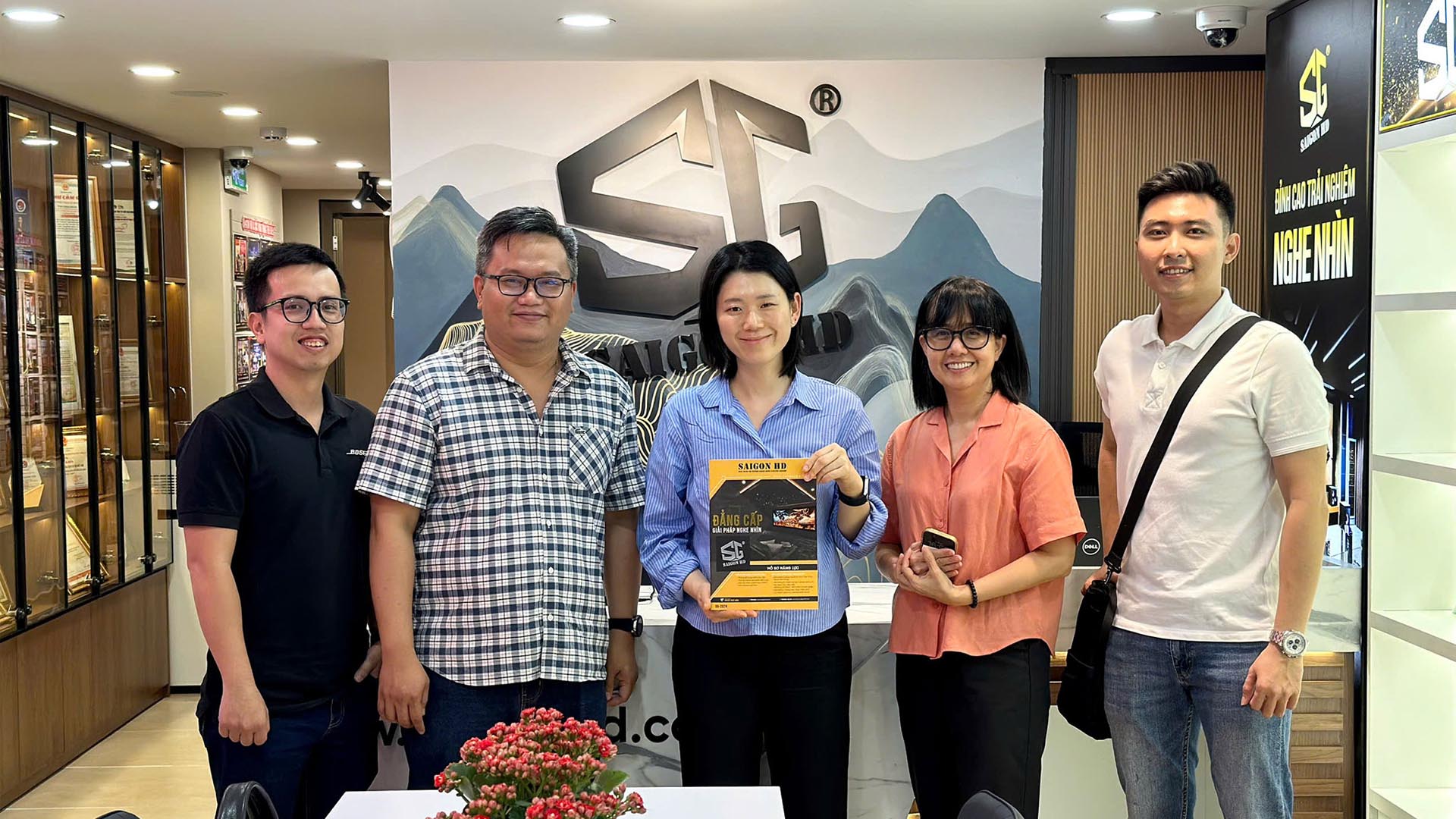 Ms. Jungmin Kin - Đại diện cho Bose Consumer Electronics đến thăm showroom SAIGON HD - Vạn Kiếp