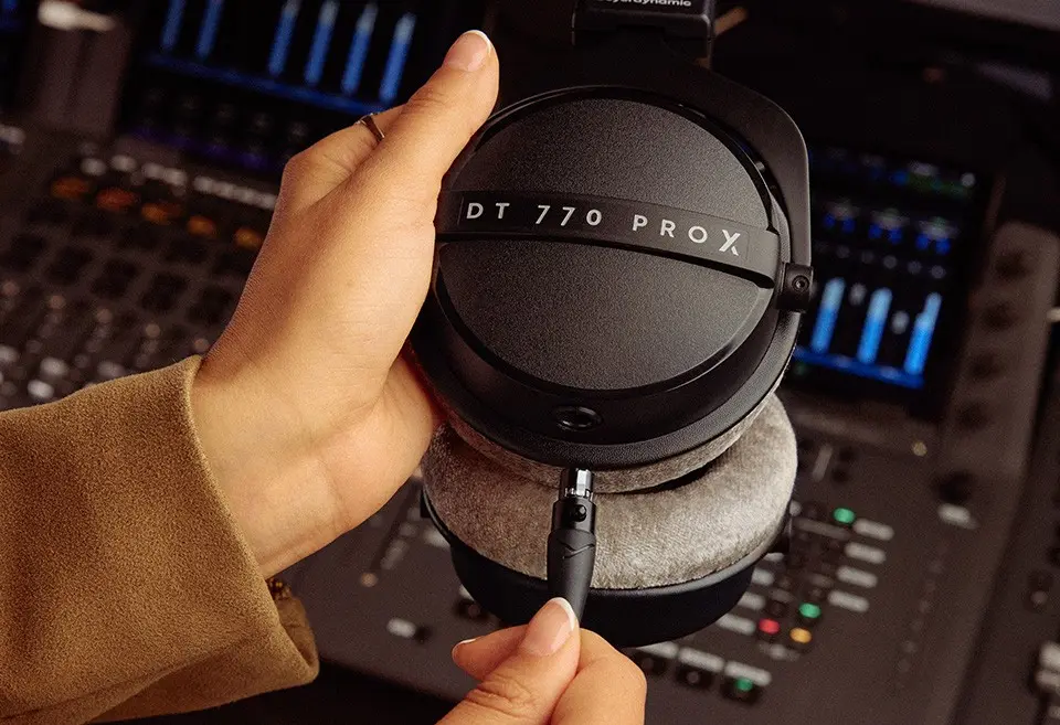 Hướng Dẫn Chọn Tai Nghe Studio & Monitor Cho Thu &Acirc;m 2026