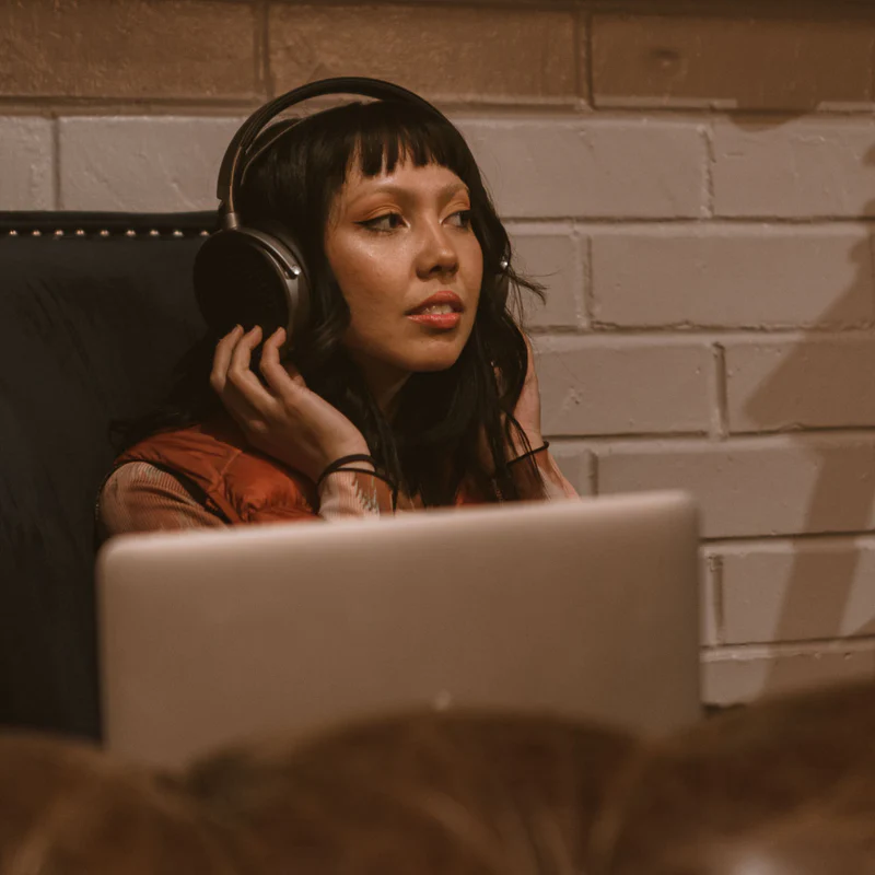 Hướng Dẫn Chọn Tai Nghe Studio & Monitor Cho Thu &Acirc;m 2026