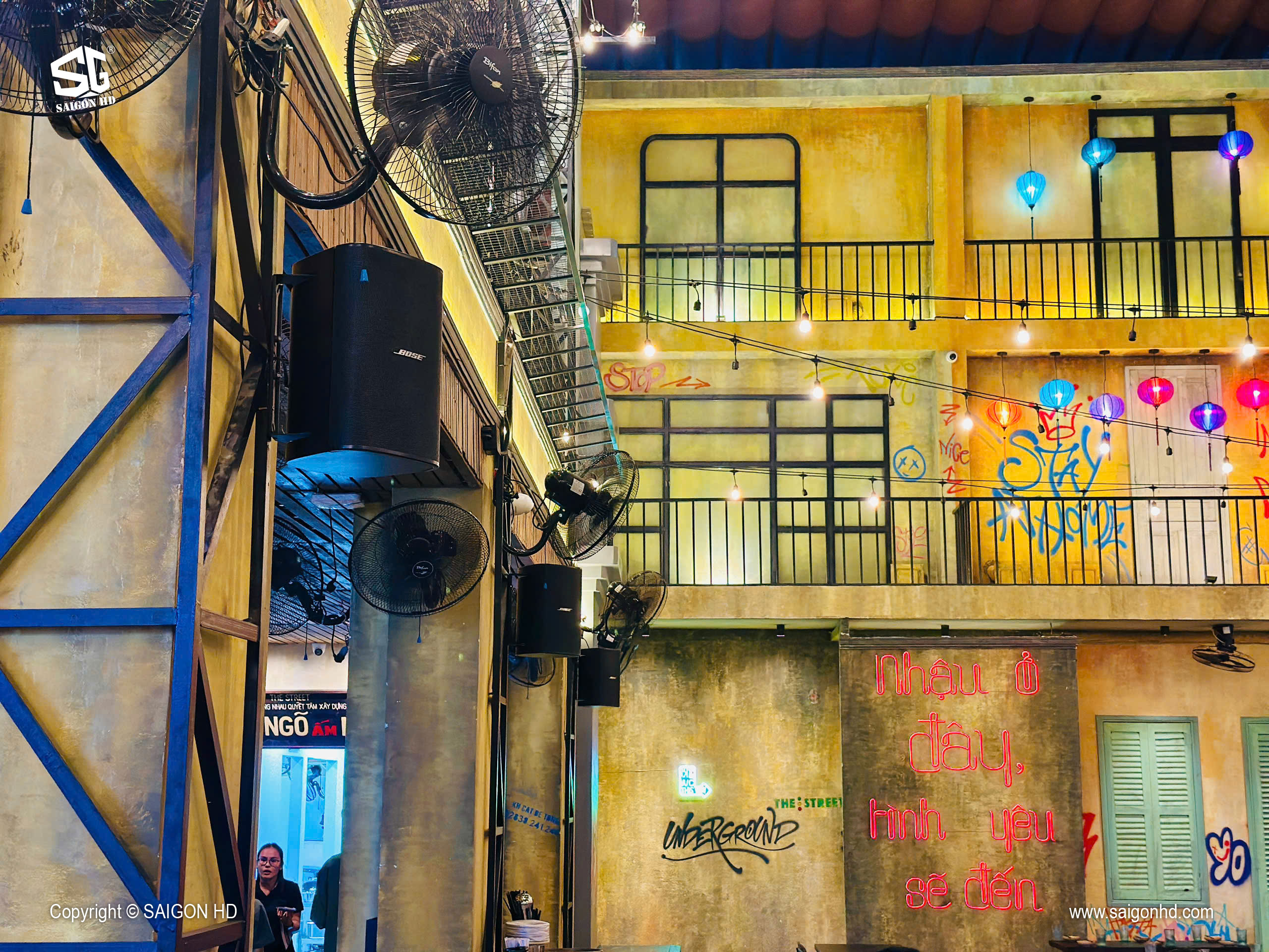 Sai lầm khi lắp &acirc;m thanh qu&aacute;n cafe khiến mất kh&aacute;ch