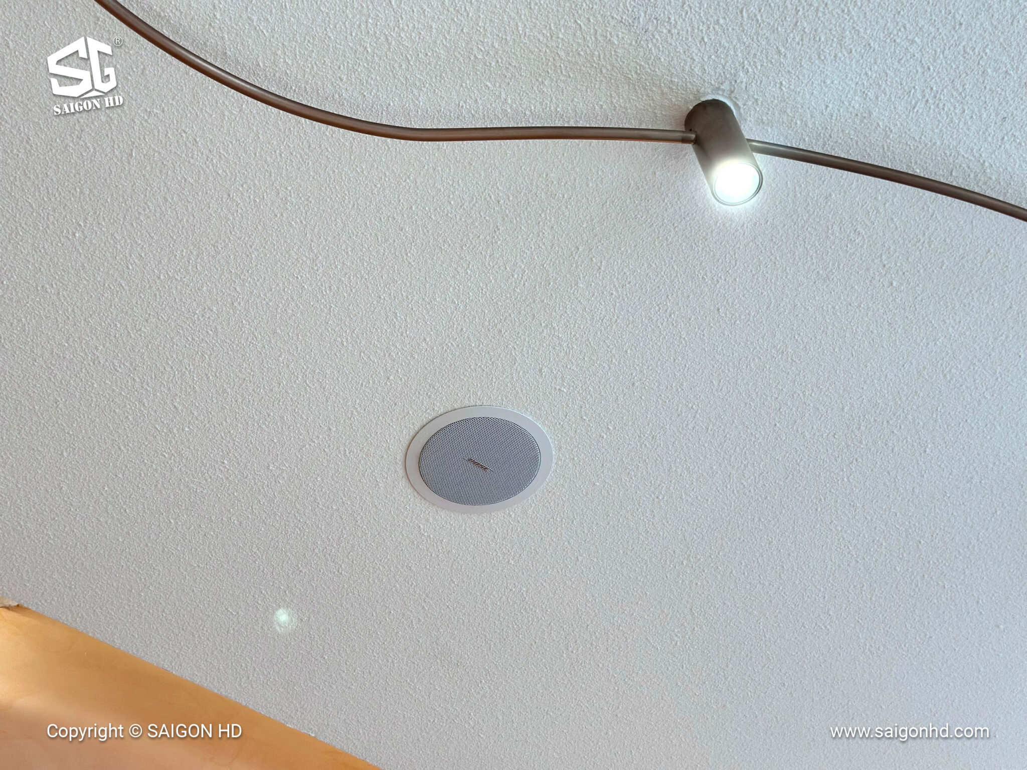 Ti&ecirc;u ch&iacute; chọn hệ thống &acirc;m thanh cho qu&aacute;n cafe