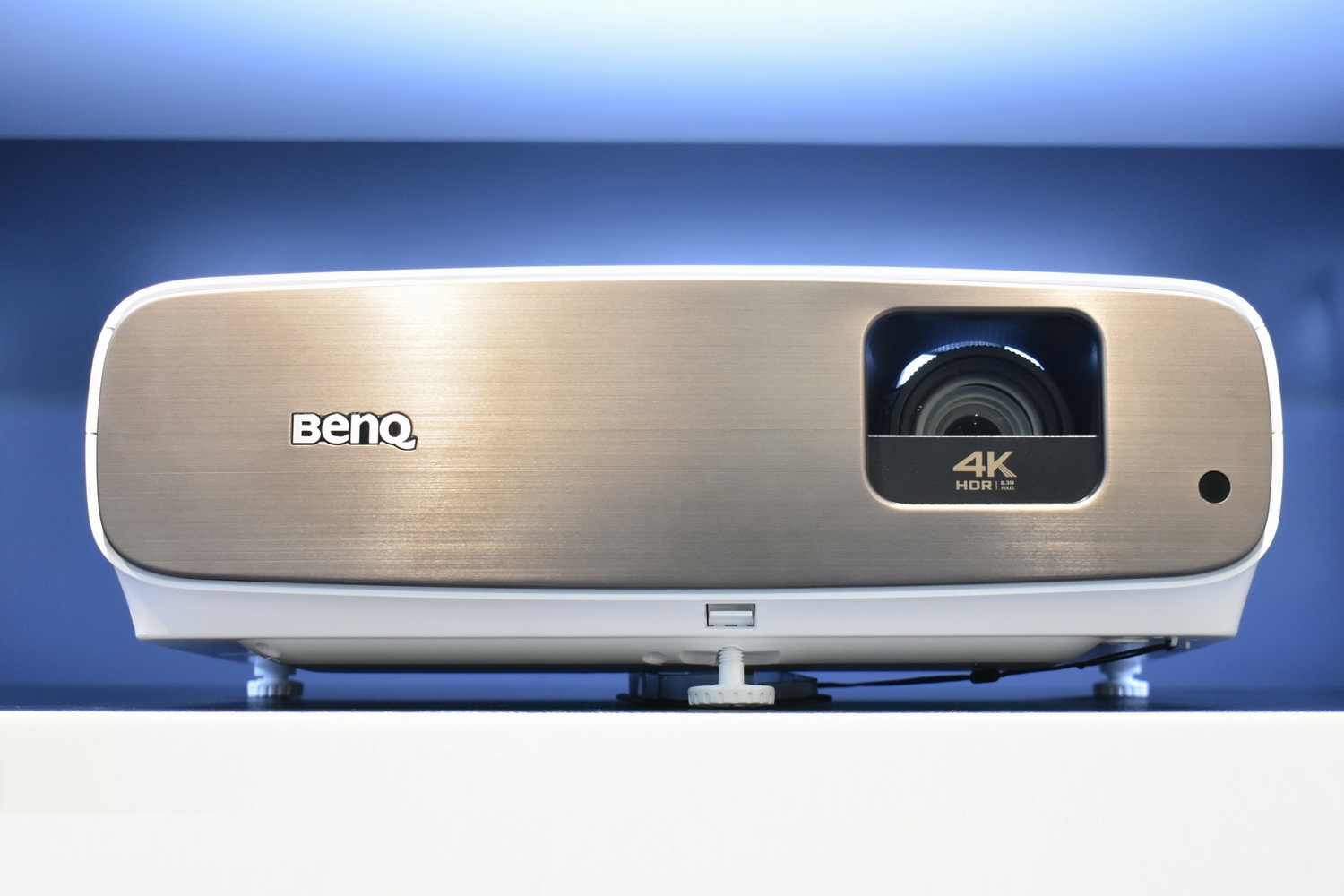 Review máy chiếu 4K BenQ W2700