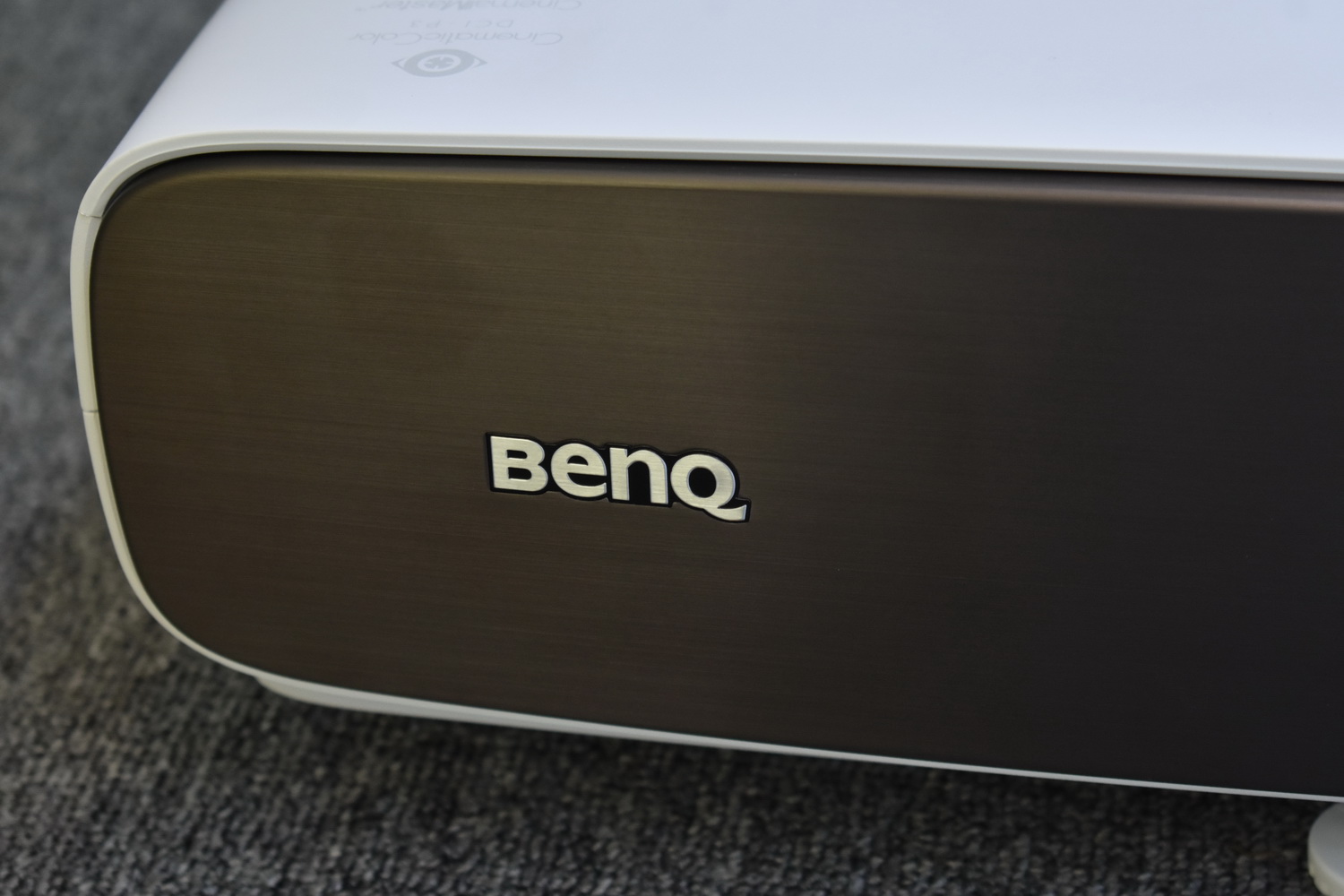 Review máy chiếu 4K BenQ W2700
