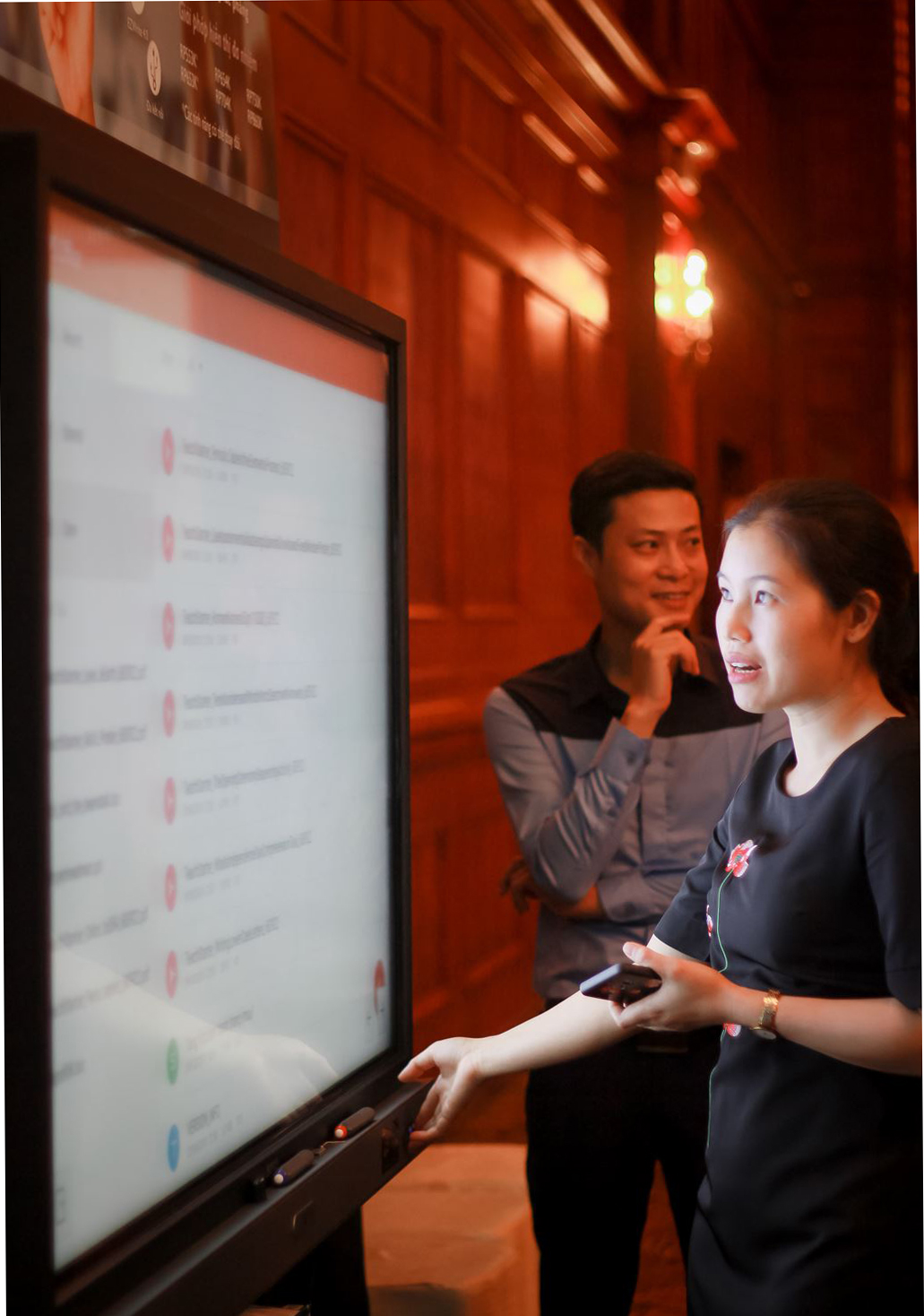 BenQ giới thiệu màn hình tương tác và dòng máy chiếu chống bụi tại Việt Nam