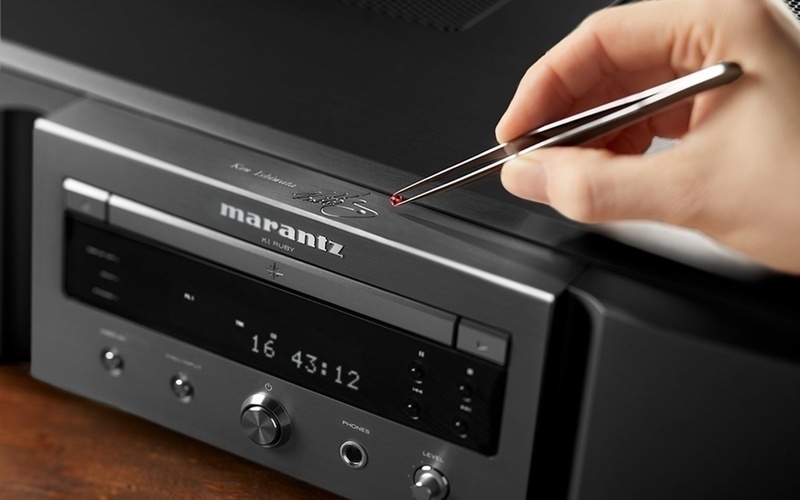 Marantz ra mắt bộ sản phẩm đặc biệt đính đá Ruby đỏ và chữ kí khắc laser