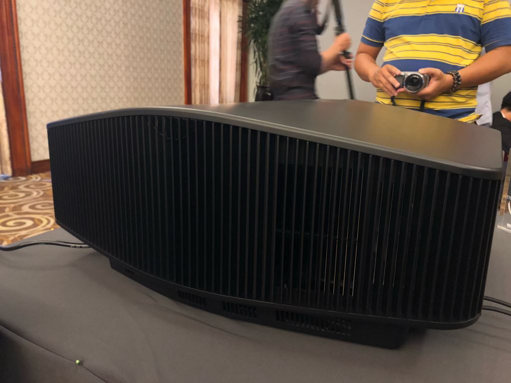 Sony giới thiệu dòng máy chiếu 4K HDR tại Việt Nam giá từ 175 triệu đồng